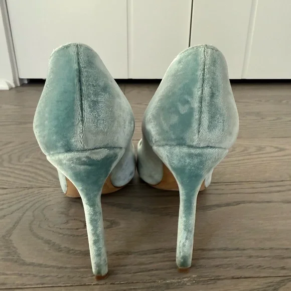 Manolo Blahnik Women's Teal Velvet Heels - Picture 3 of 5
